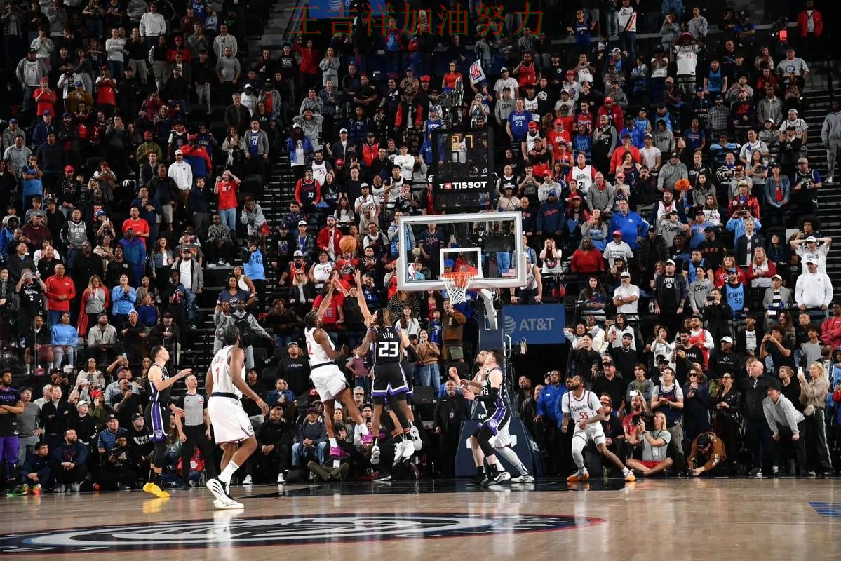 快船在羽毛球公开赛中绝杀取胜点燃全场气氛 引发球迷持续关注